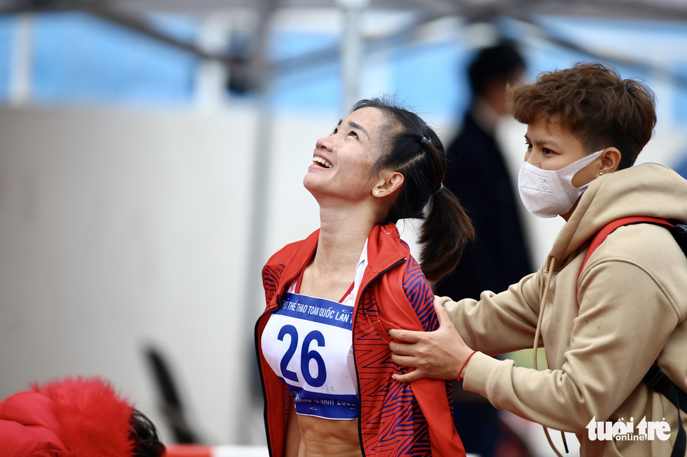 Nguyễn Thị Oanh giành huy chương vàng, xô đổ kỷ lục nội dung chạy 10.000m - Ảnh 7.
