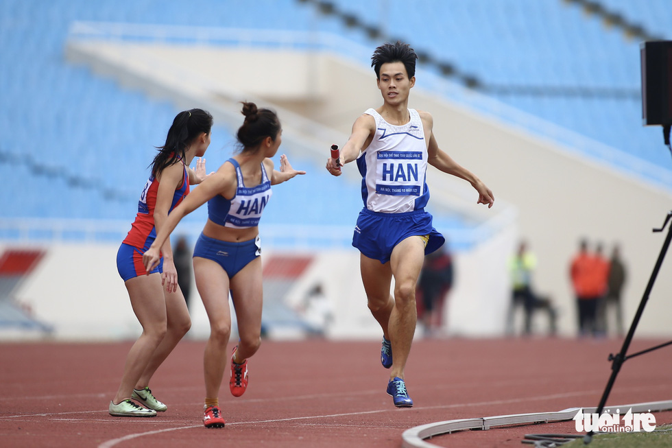 Nguyễn Thị Oanh giành huy chương vàng, xô đổ kỷ lục nội dung chạy 10.000m - Ảnh 9.