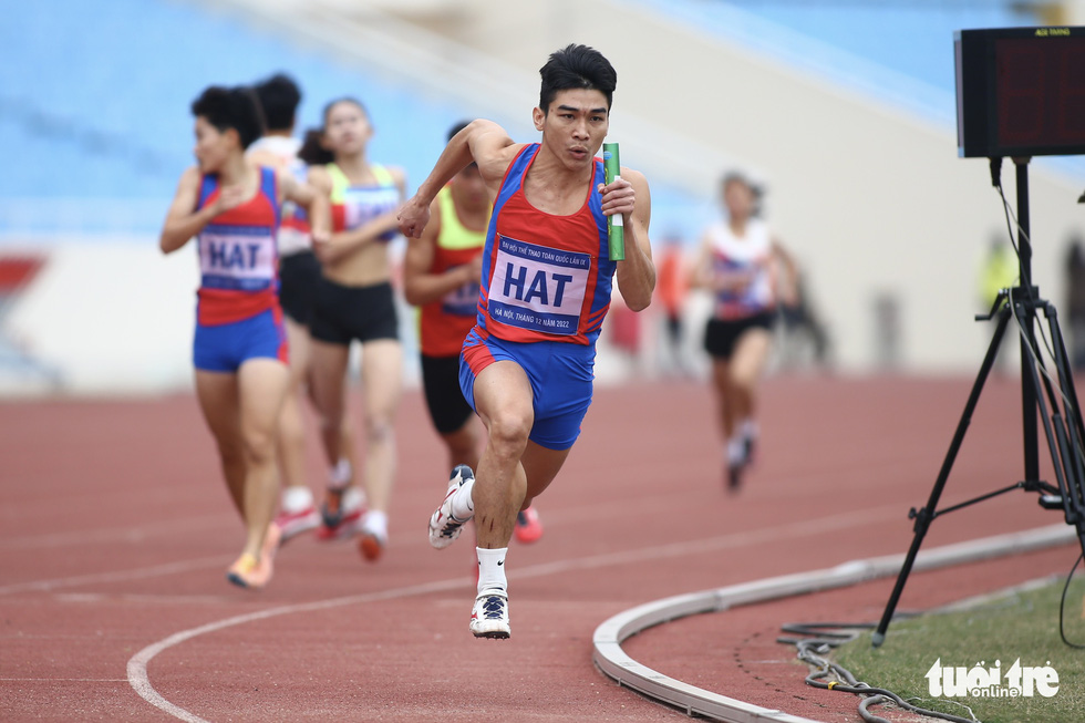 Nguyễn Thị Oanh giành huy chương vàng, xô đổ kỷ lục nội dung chạy 10.000m - Ảnh 11.