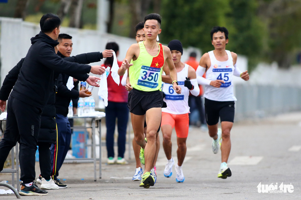 Lê Thị Tuyết giành huy chương vàng marathon lịch sử cho điền kinh Phú Yên - Ảnh 7.