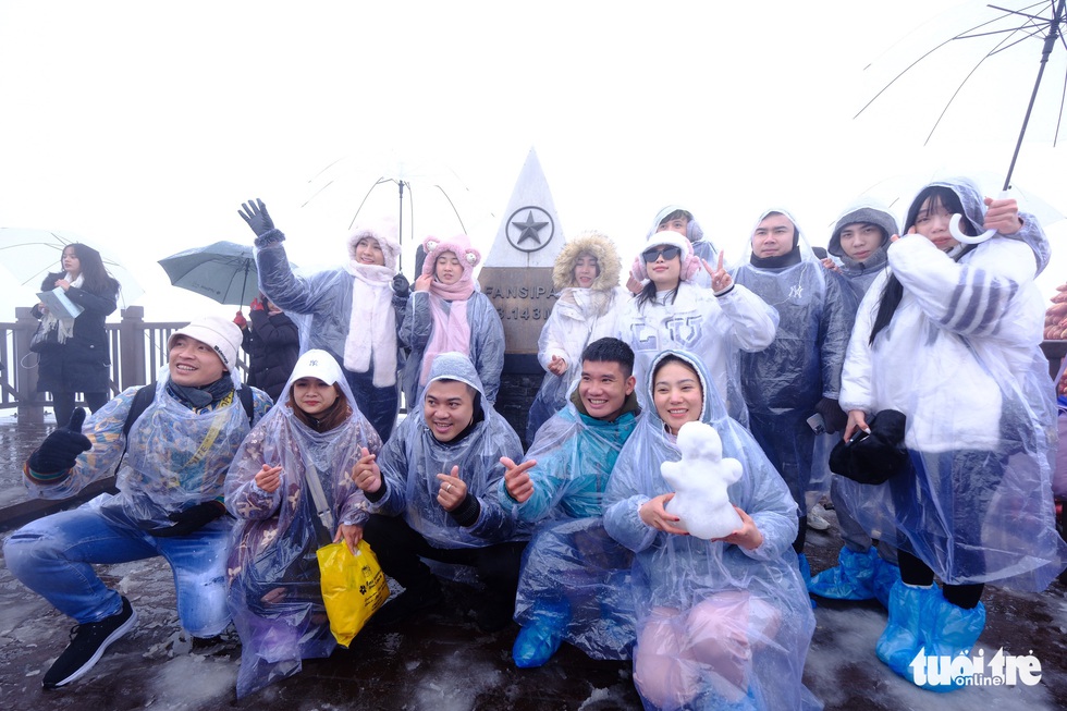 Tuyết rơi trên đỉnh Fansipan - Ảnh 4. Tuyết rơi trên đỉnh Fansipan - Ảnh 4.