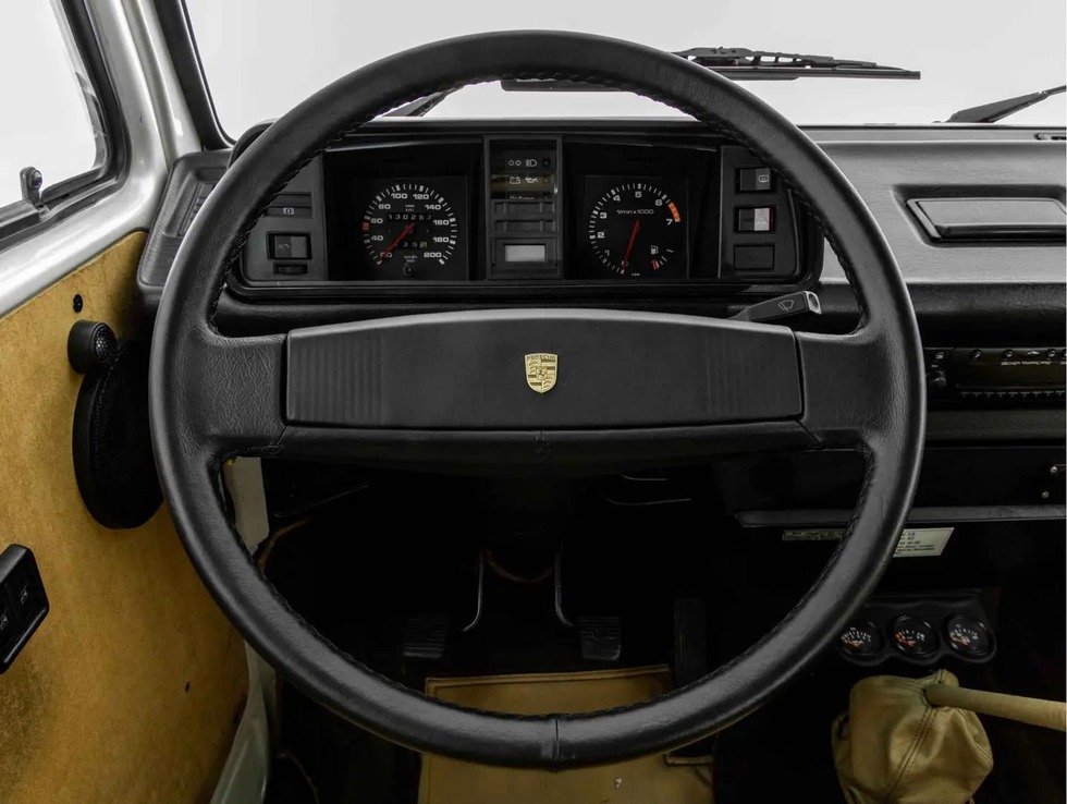 Xe tải Porsche dùng động cơ 911 - xe Porsche hiếm bậc nhất thế giới - Ảnh 10. Xe tải Porsche dùng động cơ 911 - xe Porsche hiếm bậc nhất thế giới - Ảnh 10.