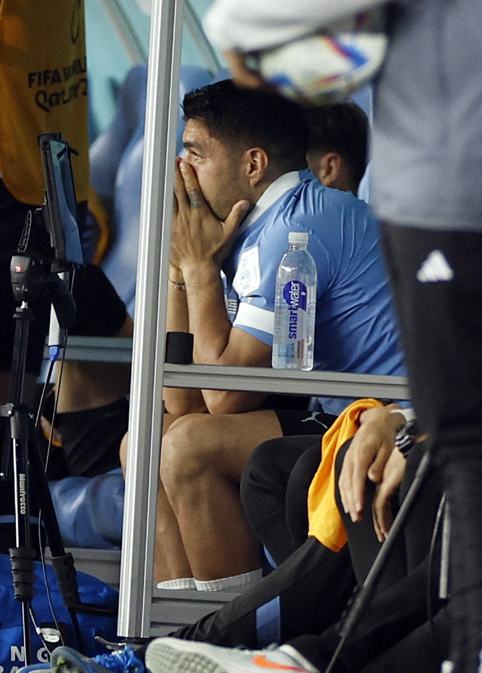 Những giọt nước mắt trái chiều của Suarez và Son Heung Min - Ảnh 12.