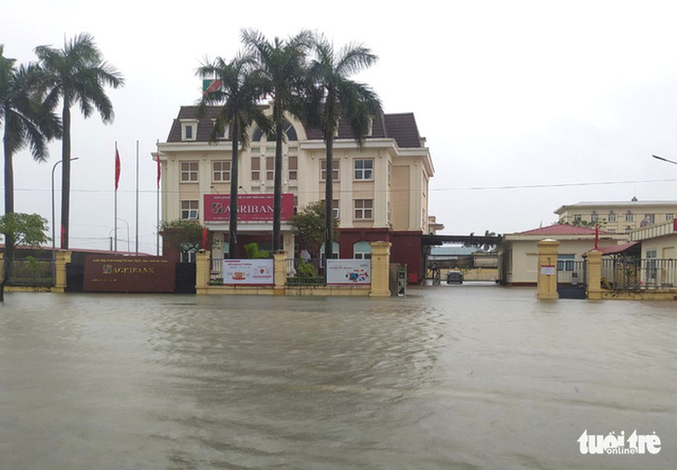 Tin tức sáng 4-12: Cấm đoàn thanh tra ăn uống với đối tượng thanh tra; Vé Tết từ TP.HCM khan hiếm? - Ảnh 2.