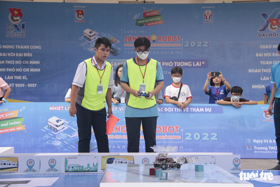 Kịch tính đến giây cuối cùng vòng chung kết cuộc thi sáng tạo robot dành cho học sinh THPT - Ảnh 1.