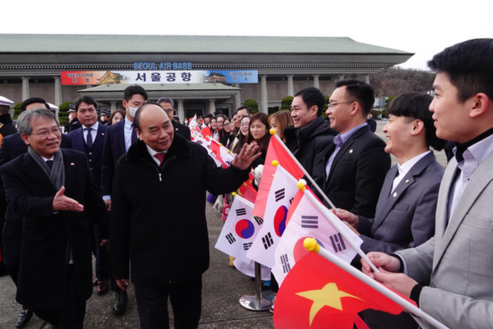 Chủ tịch nước Nguyễn Xuân Phúc đến Seoul, bắt đầu chuyến thăm Hàn Quốc - Ảnh 4.