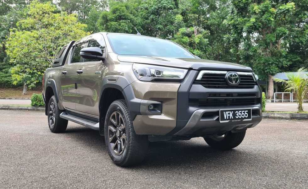 Toyota Hilux Rogue lần đầu lộ diện tại Đông Nam Á: Nâng cấp cấu hình mạnh nhất chạy địa hình - Ảnh 3.