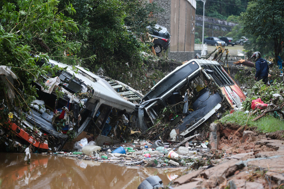 Ít nhất 38 người thiệt mạng vì mưa lớn gây lũ tại Brazil - Ảnh 8.