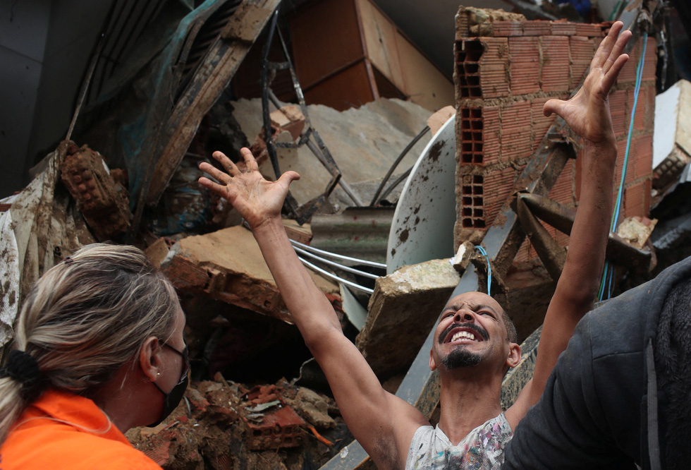 Ít nhất 38 người thiệt mạng vì mưa lớn gây lũ tại Brazil - Ảnh 5.