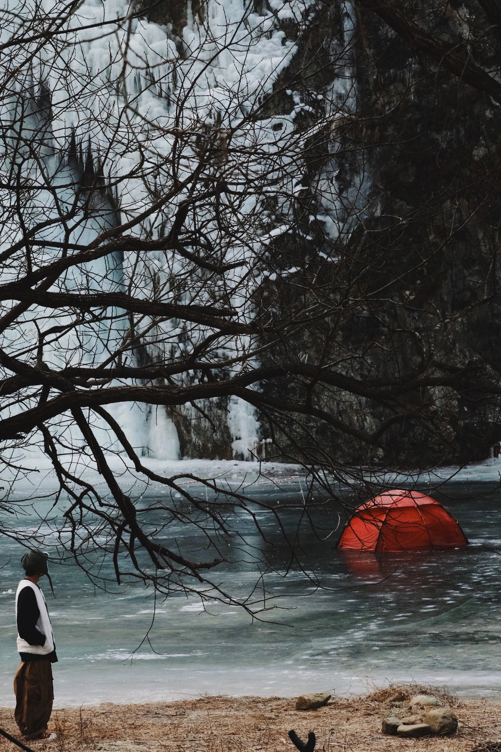 Trải nghiệm cắm trại trên mặt sông đóng băng, thức đêm ngắm dải ngân hà - Ảnh 5.