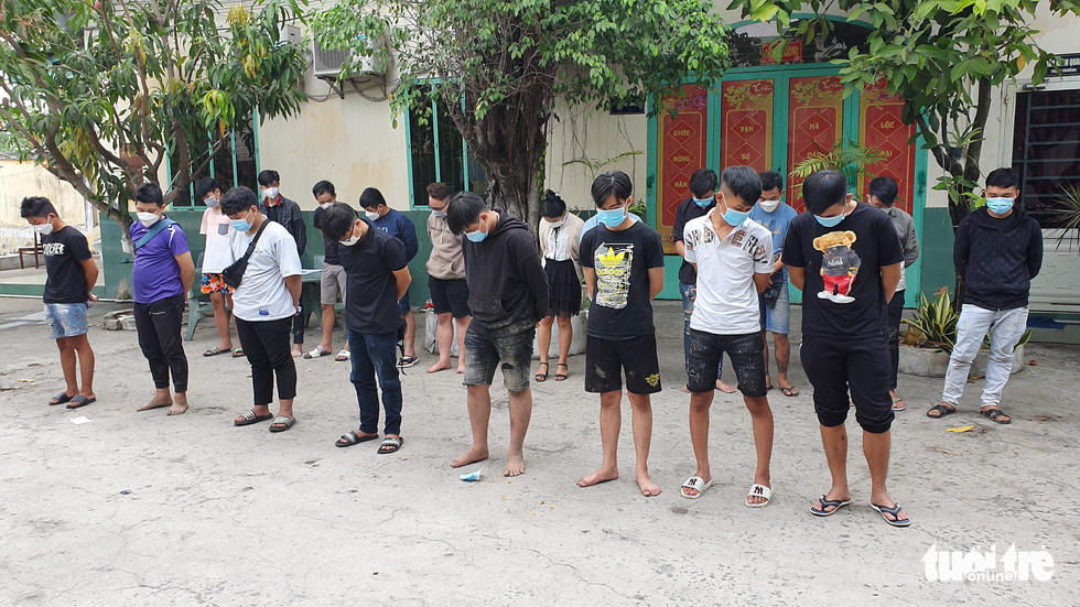 Hàng trăm quái xế tụ tập đua xe trên đường Nguyễn Hữu Trí, bắt 19 thanh niên - Ảnh 2.