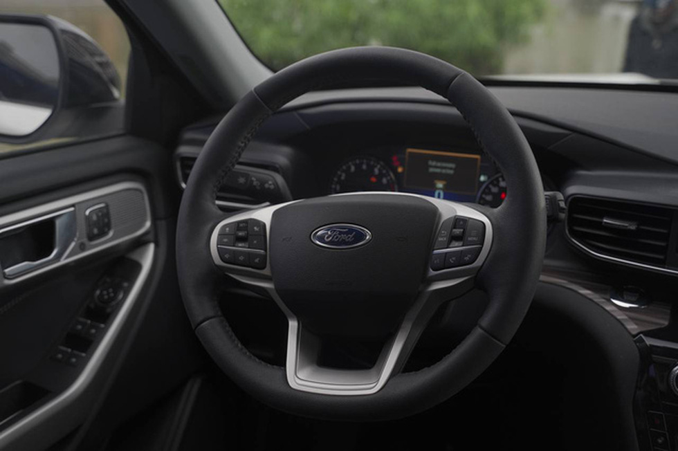 Ford Explorer 2022 ồ ạt về đại lý, nhiều nơi hét giá bia kèm lạc 300 triệu đồng - Ảnh 8. Ford Explorer 2022 ồ ạt về đại lý, nhiều nơi hét giá bia kèm lạc 300 triệu đồng - Ảnh 8.