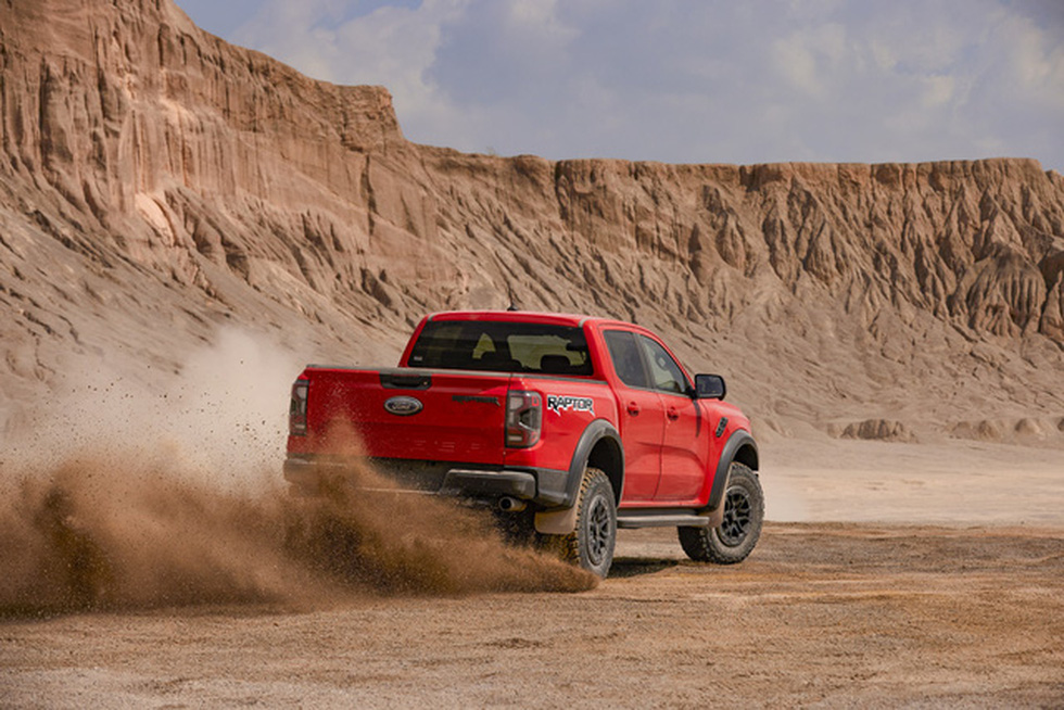 Ford Ranger Raptor 2023 ra mắt: Siêu bán tải cho người chịu chơi - Ảnh 11.