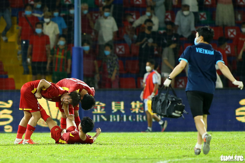 Những pha vào bóng rát của U23 Thái Lan dành cho U23 Việt Nam - Ảnh 8.