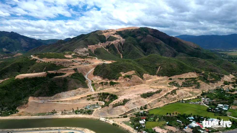 Cận cảnh núi Chín Khúc ở Nha Trang bị băm đứt từng khúc để làm đô thị, biệt thự - Ảnh 3. Cận cảnh núi Chín Khúc ở Nha Trang bị băm đứt từng khúc để làm đô thị, biệt thự - Ảnh 3.