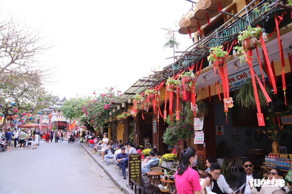Đi thuyền trên sông Hoài, ngắm phổ cổ Hội An thơ mộng ngày đầu xuân - Ảnh 4. Đi thuyền trên sông Hoài, ngắm phổ cổ Hội An thơ mộng ngày đầu xuân - Ảnh 4.