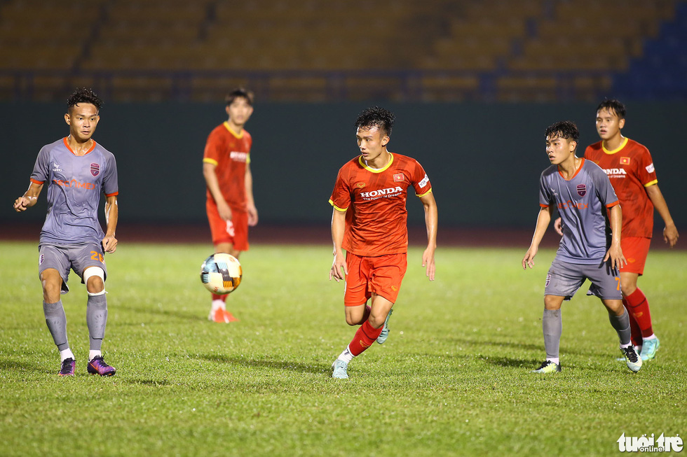 U23 Việt Nam có bài học quý giá sau trận thắng U19 Bình Dương - Ảnh 2.