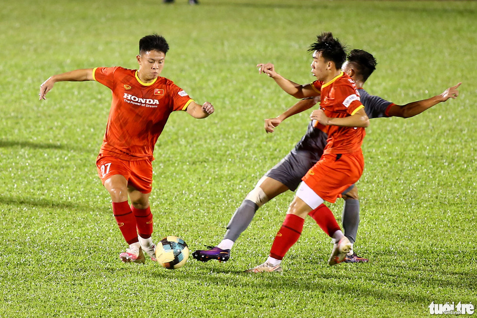 U23 Việt Nam có bài học quý giá sau trận thắng U19 Bình Dương - Ảnh 7.