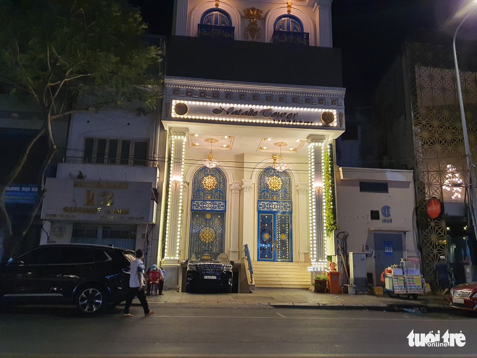 Công an thu giữ nhiều tài liệu sau khi khám xét nhà bà Phương Hằng - Ảnh 4. Công an thu giữ nhiều tài liệu sau khi khám xét nhà bà Phương Hằng - Ảnh 4.