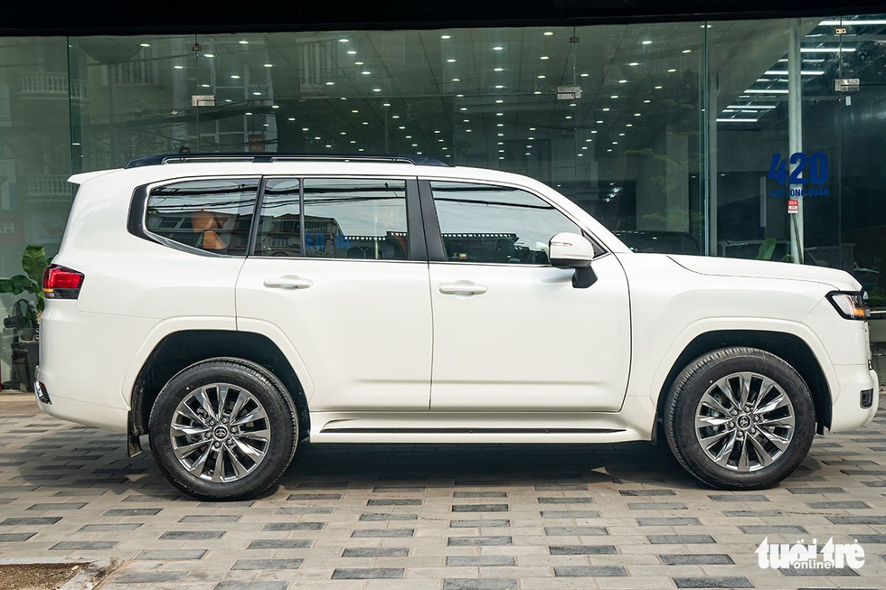 Chi tiết Toyota Land Cruiser MBS 2022 đầu tiên về Việt Nam: Nội thất đúng chất Chủ tịch - Ảnh 4. Chi tiết Toyota Land Cruiser MBS 2022 đầu tiên về Việt Nam: Nội thất đúng chất Chủ tịch - Ảnh 4.