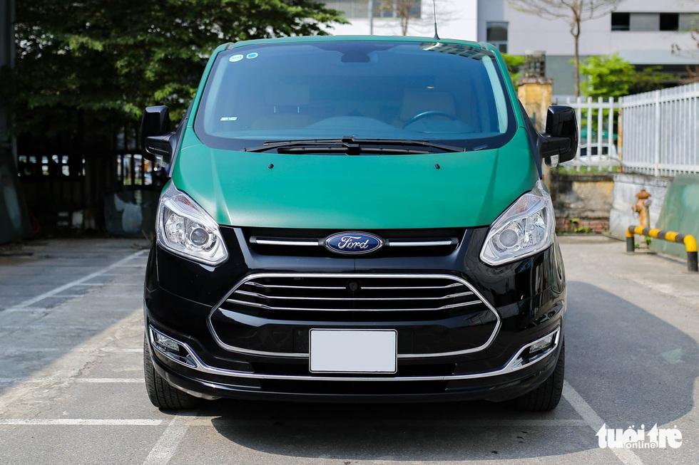 Ford Tourneo độ khoang thương gia, bầu trời sao kiểu Rolls-Royce giá hơn 1,3 tỉ đồng - Ảnh 1. Ford Tourneo độ khoang thương gia, bầu trời sao kiểu Rolls-Royce giá hơn 1,3 tỉ đồng - Ảnh 1.