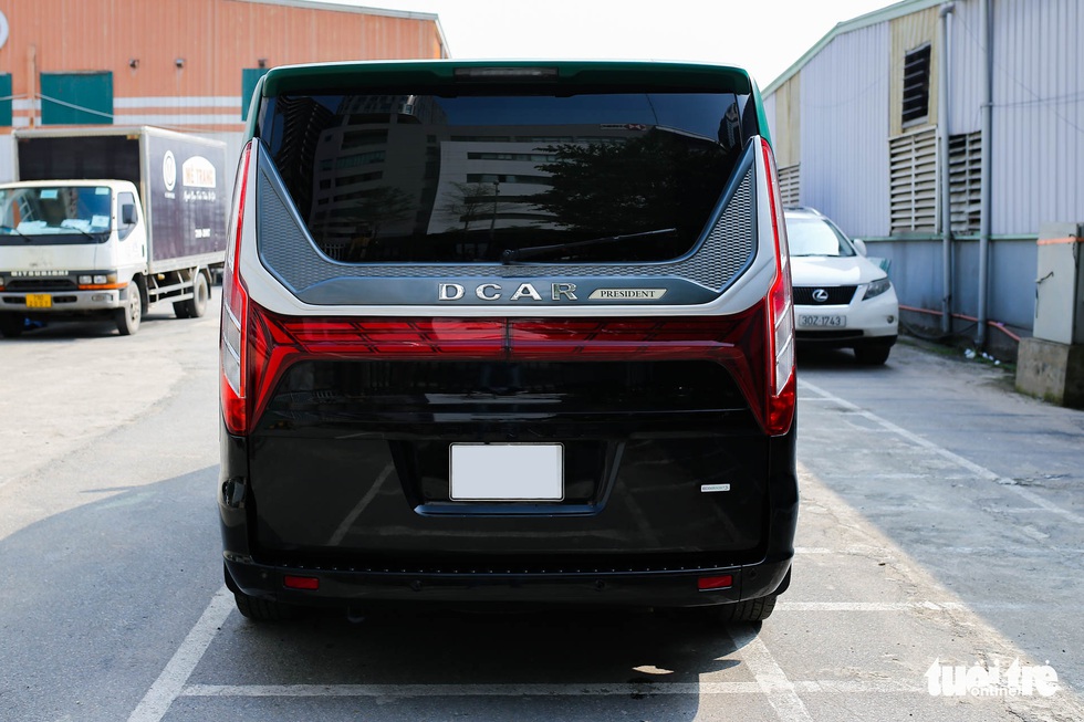 Ford Tourneo độ khoang thương gia, bầu trời sao kiểu Rolls-Royce giá hơn 1,3 tỉ đồng - Ảnh 3. Ford Tourneo độ khoang thương gia, bầu trời sao kiểu Rolls-Royce giá hơn 1,3 tỉ đồng - Ảnh 3.
