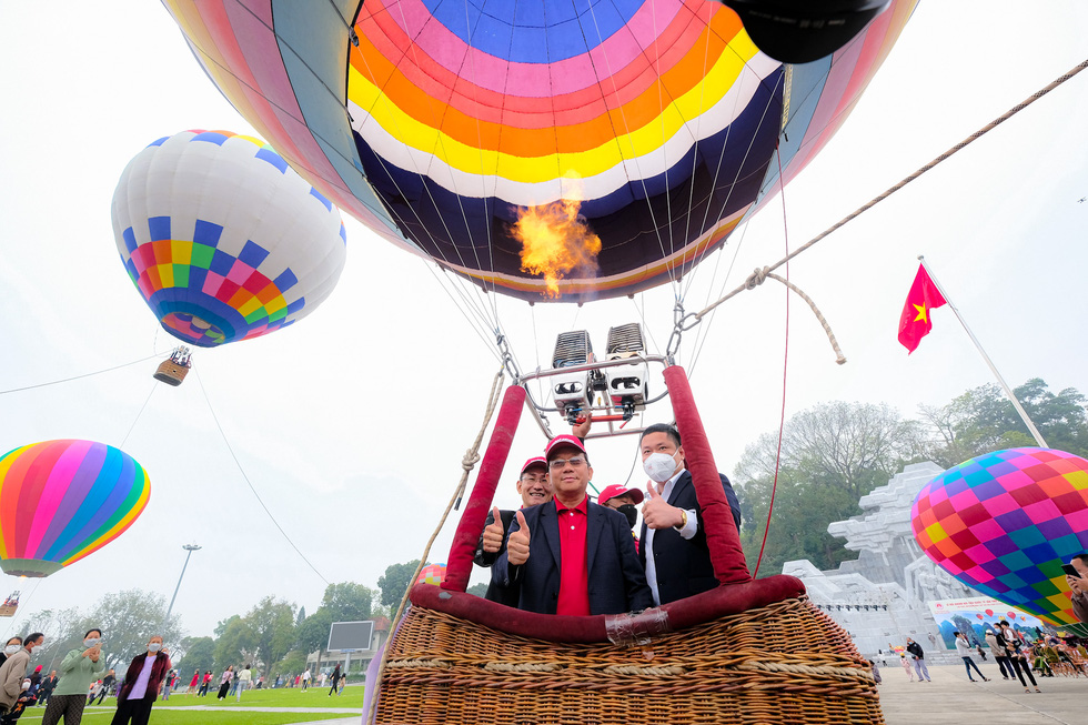 Lễ hội khinh khí cầu quốc tế tô điểm vẻ đẹp núi rừng Đông Bắc - Ảnh 8.