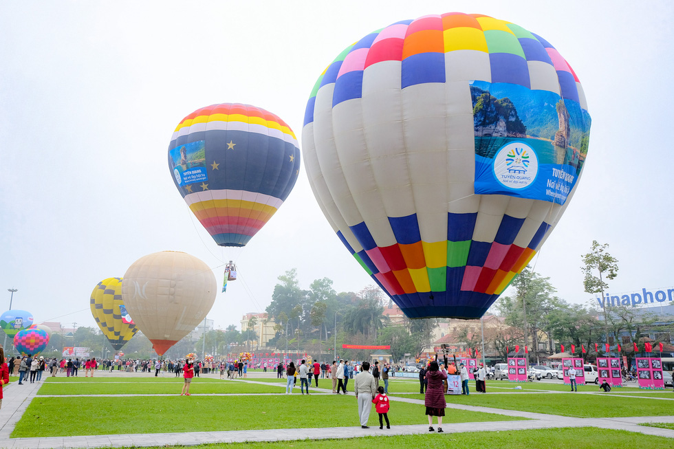 Lễ hội khinh khí cầu quốc tế tô điểm vẻ đẹp núi rừng Đông Bắc - Ảnh 4.