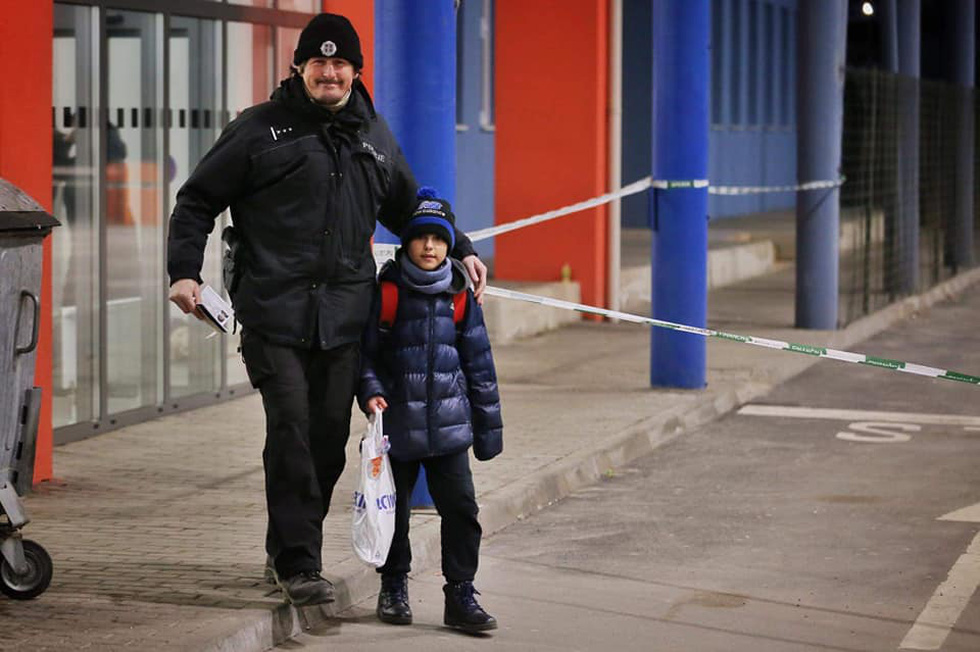 Cậu bé Ukraine 11 tuổi một mình sơ tán sang Slovakia - Ảnh 6.
