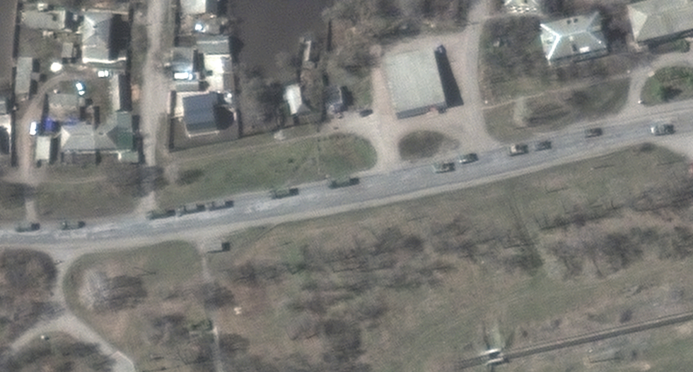 Image of a 13km long Russian military convoy moving in eastern Ukraine - Photo 1.