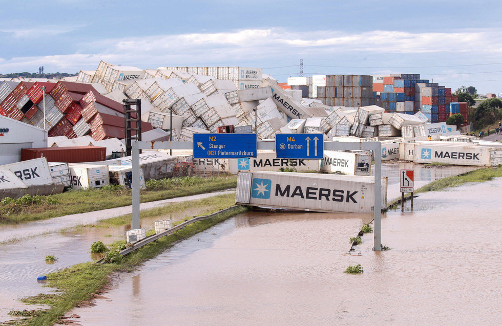 Lũ lụt và lở đất kinh hoàng ở Nam Phi: 306 người chết - Ảnh 9.