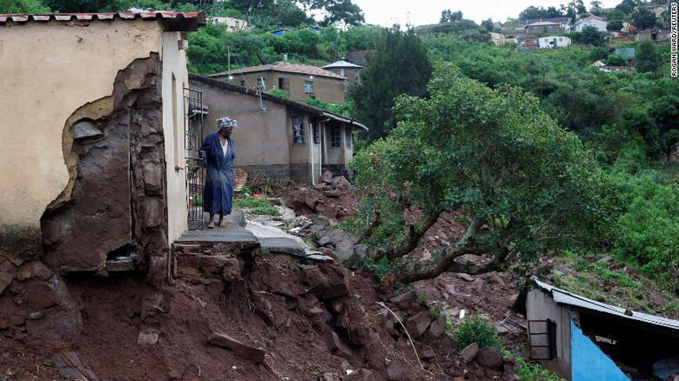 Lũ lụt và lở đất kinh hoàng ở Nam Phi: 306 người chết - Ảnh 7.
