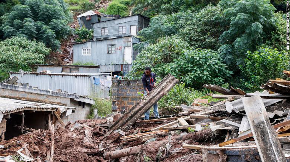 Lũ lụt và lở đất kinh hoàng ở Nam Phi: 306 người chết - Ảnh 8.
