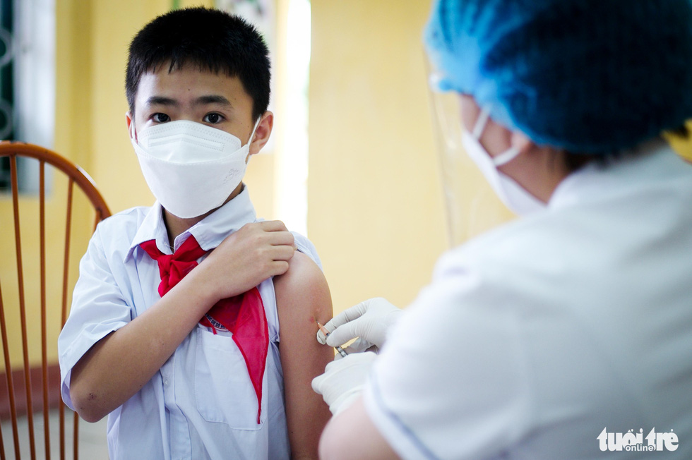 Hà Nội ngày đầu tiêm vắc xin COVID-19 cho trẻ dưới 12 tuổi: Số trẻ đến điểm tiêm chỉ đạt 30% - Ảnh 1.