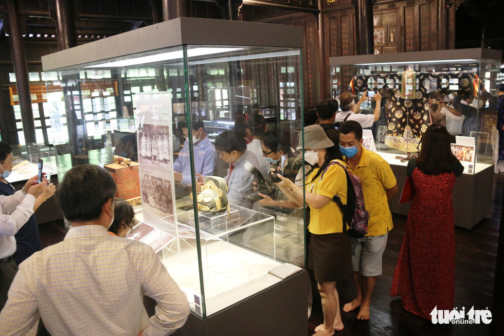 Hai cổ vật triều Nguyễn ra mắt công chúng, bảo tàng mở cửa miễn phí - Ảnh 10.