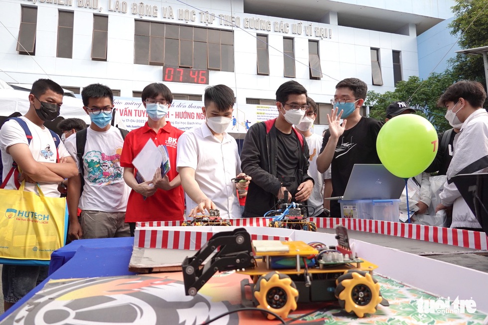 20 năm tư vấn tuyển sinh - hướng nghiệp: Đáp ứng nhu cầu thông tin trực tiếp, chính thống - Ảnh 3. 20 năm tư vấn tuyển sinh - hướng nghiệp: Đáp ứng nhu cầu thông tin trực tiếp, chính thống - Ảnh 3.