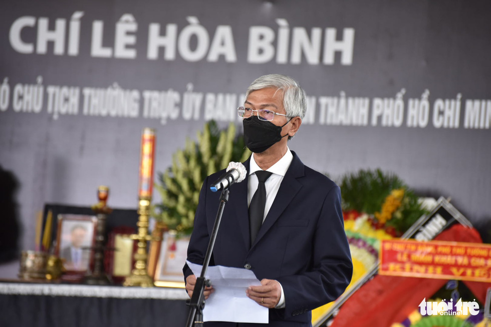 Di quan cố Phó chủ tịch thường trực TP.HCM Lê Hòa Bình, người dân chào ông lần cuối - Ảnh 4.