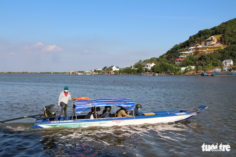 Going on holiday to Dong Ho - saltwater lagoon with sweet fruits, dropping nets to catch fish and watch birds - Photo 2.