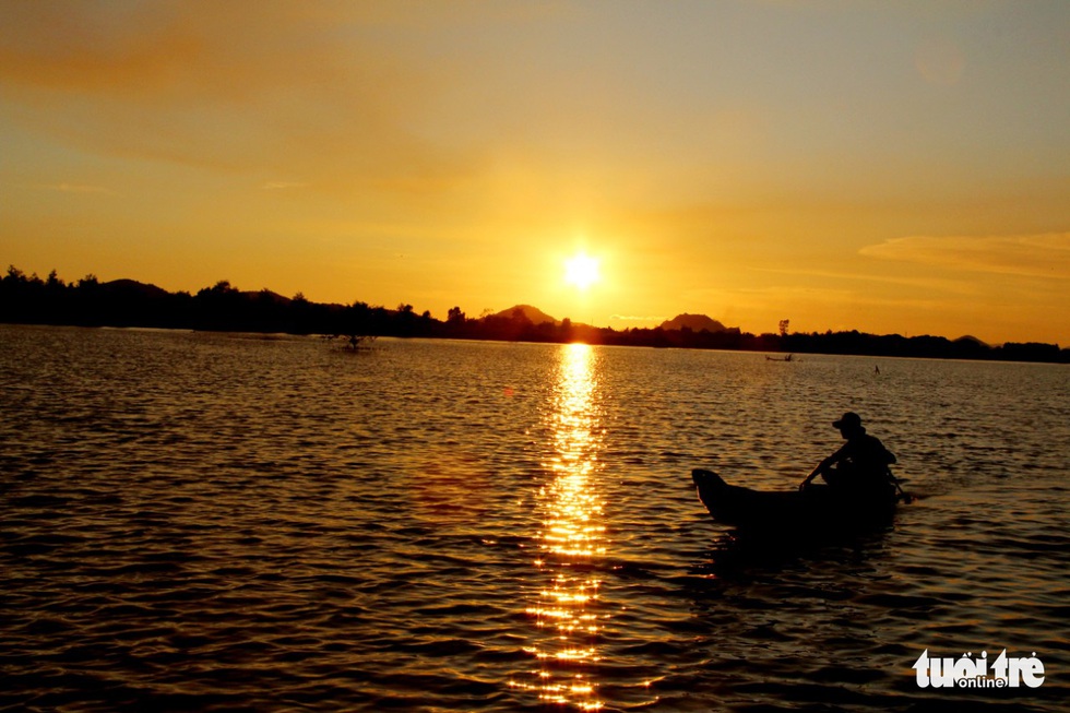 Going on holiday to Dong Ho - a saltwater lagoon with sweet fruits, dropping nets to catch fish and watching birds - Photo 8.