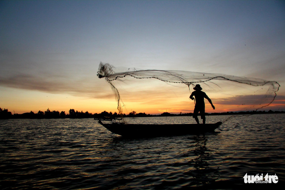 Nghỉ lễ về Đông Hồ - đầm nước mặn mà trái cây ngọt lịm, thả lưới bắt cá ngắm chim trời - Ảnh 9.