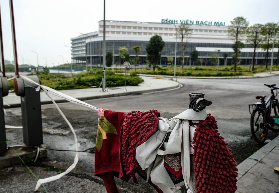 Cảnh hoang vắng hai cơ sở bệnh viện Bạch Mai, Việt Đức ngàn tỉ khánh thành rồi… đóng cửa - Ảnh 2.