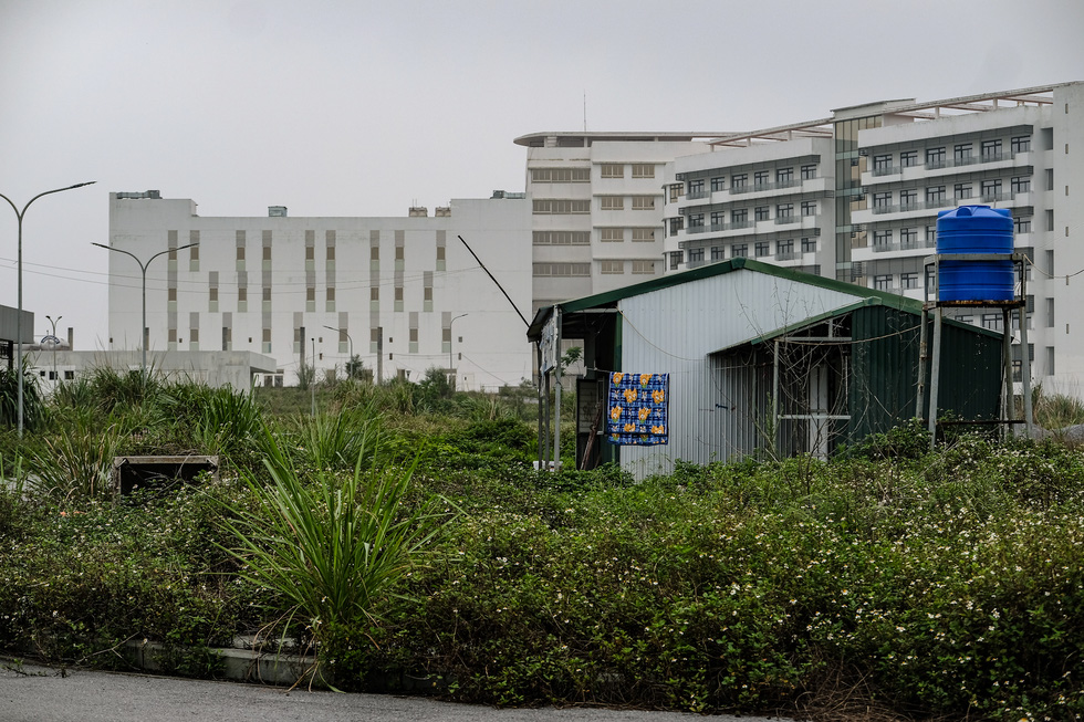 Cảnh hoang vắng hai cơ sở bệnh viện Bạch Mai, Việt Đức ngàn tỉ khánh thành rồi… đóng cửa - Ảnh 7.