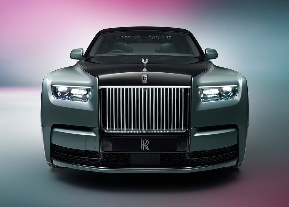 Rolls-Royce Phantom 2023 ra mắt: Tản nhiệt phát sáng, nhiều tùy chọn mới cho giới siêu giàu - Ảnh 2.