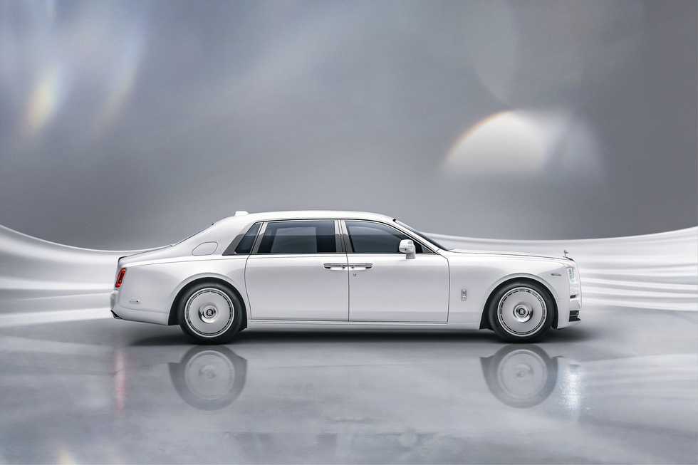 Rolls-Royce Phantom 2023 ra mắt: Tản nhiệt phát sáng, nhiều tùy chọn mới cho giới siêu giàu - Ảnh 12.