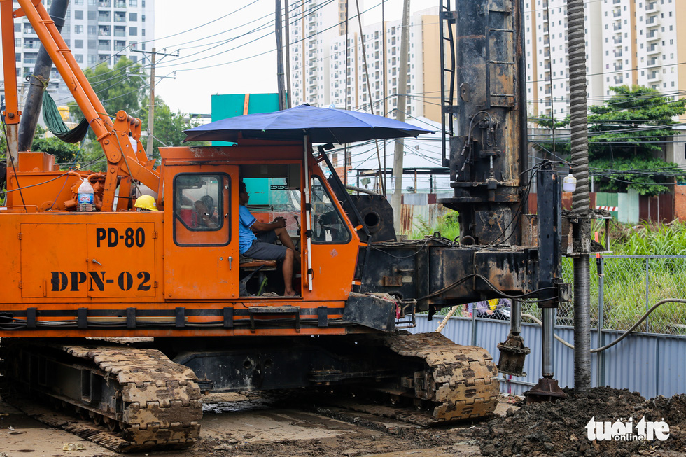 Sau phản ánh của Tuổi Trẻ, TP Thủ Đức gấp rút hoàn thành dự án nâng cấp đường Lương Định Của - Ảnh 3.