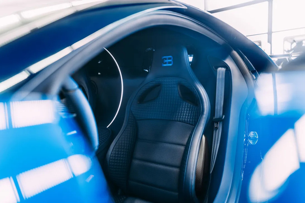 Siêu xe Bugatti của Cristiano Ronaldo mất tới 16 tuần chỉ để chế tạo nội thất - Ảnh 6.