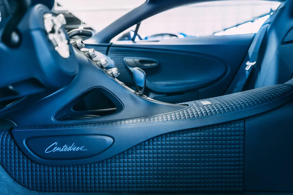 Siêu xe Bugatti của Cristiano Ronaldo mất tới 16 tuần chỉ để chế tạo nội thất - Ảnh 2.