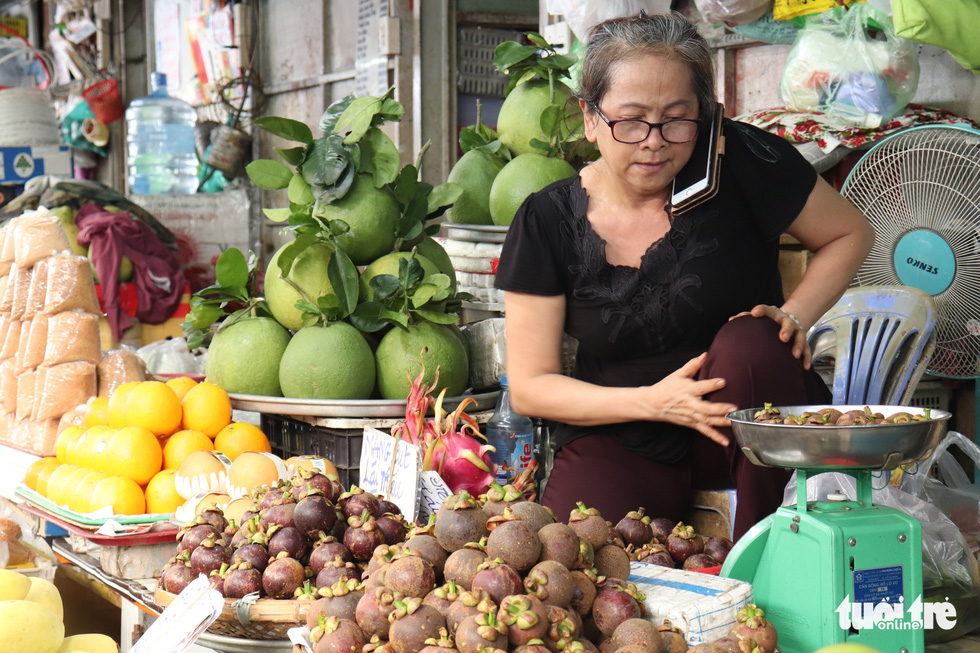  Hoa trái dồi dào, giá bán ổn định, nhiều nơi giảm - Ảnh 2.