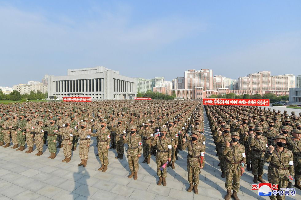 Triều Tiên huy động lực lượng quân đội, nhân viên y tế hùng hậu để chống COVID-19 - Ảnh 7.