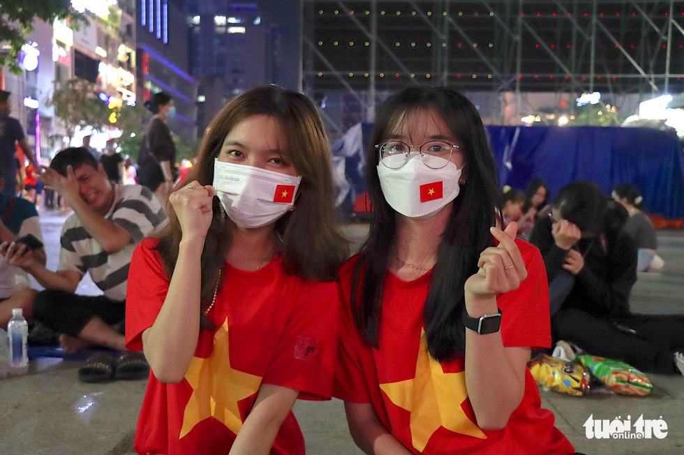 Người dân vui mừng chiến thắng của U23 Việt Nam - Ảnh 5.